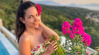 "Αχ θάλασσα" | Η Κατερίνα Γερονικολού με το γαλάζιο μπικίνι της πάνω σε σκάφος