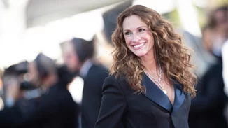 Julia Roberts | Πώς κατάφερε να γίνει η πρώτη γυναίκα ηθοποιός με ίδια αμοιβή με τους άντρες σταρ του Hollywood