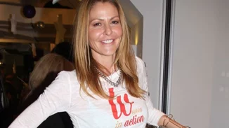 Τζένη Μπαλατσινού | Casual chic για αγορές σε κατάστημα με είδη διακόσμησης σπιτιού