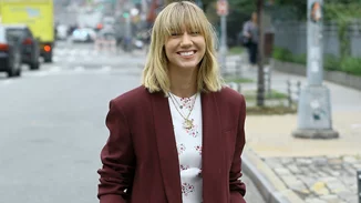 Αυτές οι μπορντό ψηλοτάκουνες μπότες από τη Zara είναι ό,τι ωραιότερο έχουμε δει τελευταία