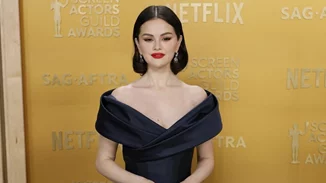 Selena Gomez | Το Old Hollywood look της στα SAG Awards ήταν η πιο κομψή red carpet εμφάνιση του θεσμού