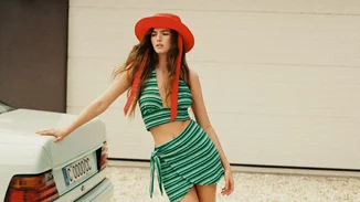 Πώς με 30 ευρώ μπορείς να δημιουργήσεις το πιο καλοκαιρινό σύνολο με κομμάτια από την Pull & Bear