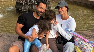 Χριστίνα Μπόμπα – Σάκης Τανιμανίδης | H φθινοπωρινή απόδραση στις Σπέτσες με τις κόρες τους, Αριάνα και Φιλίππα – Φωτογραφίες