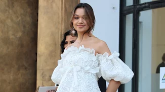 Πρόκειται να γίνεις νονά; Όλα όσα χρειάζεται να γνωρίζεις πριν αποφασίσεις τι θα φορέσεις