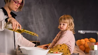 Φτιάχνουμε γλυκά για τα παιδιά χωρίς λιπαρά αντικαθιστώντας τα με ελαιολαδο