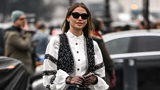 Το styling trick του 5λέπτου που θα μεταμορφώσει κάθε ανοιξιάτικο outfit