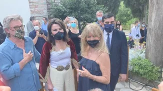 Goldie Hawn - Kurt Russell | Βρέθηκαν στα εγκαίνια της έκθεσης για την Πρώτη Σημαία στη Σκιάθο