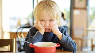 Το κόλπο μιας μαμάς για να πείσει τα παιδιά της να φάνε φρούτα και λαχανικά χωρίς να τα πιέσει