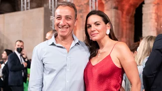 Όλγα Κεφαλογιάννη | Η εμφάνιση με κατακόκκινο μίνι φόρεμα που ενθουσίασε τους ακόλουθούς της