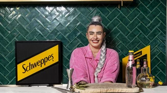 Born Social | Η Μαίρη Ταλαιπώρου ξέρει πώς θα φέρεις το καλοκαίρι στο ποτήρι σου