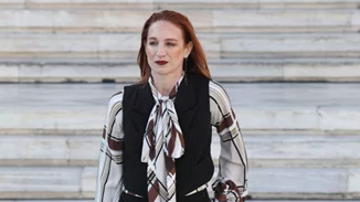 Στεφανία Γουλιώτη | H εντυπωσιακή πτώση της από την καρέκλα που έγινε αμέσως viral