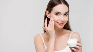 Ξηρή επιδερμίδα | Τα καλύτερα ενυδατικά προϊόντα για να νιώσεις πάλι άνετα μέσα στο δέρμα σου