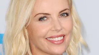 Charlize Theron | 10 πράγματα που πρέπει να ξέρεις για την ηθοποιό που είχε γενέθλια