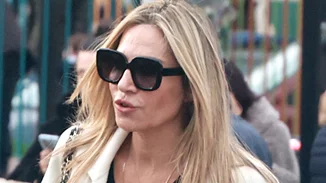 Τρεις γενιές στη Γλυφάδα | Η Ελένη Πετρουλάκη με τη μητέρα και την κόρη της σε δημόσια εμφάνιση