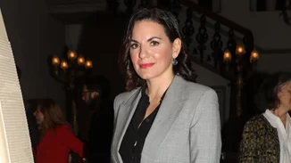 Όλγα Κεφαλογιάννη | Με το σακάκι που μας εμπνέει για στιλάτες εμφανίσεις για μία βροχερή ημέρα