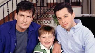 Two and a Half Men | Η σειρά που μοίρασε γέλιο, εκατομμύρια αλλά και πολύ πόνο στους πρωταγωνιστές της