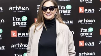 Βίκυ Κουλιανού | Με μίνι δερμάτινη φούστα σε εκδήλωση