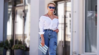 Μπήκε ο Αύγουστος | Τα πιο κομψά looks για γυναίκες άνω των 50