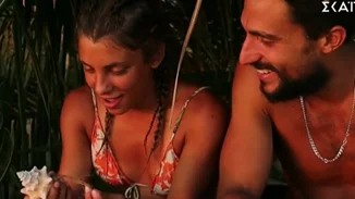 Survivor | Το δώρο του Σάκη στη Μαριαλένα και οι αγκαλιές στο ηλιοβασίλεμα (vid)