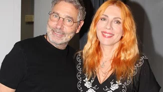 Σμαράγδα Καρύδη | Για κρασί με τις φίλες της