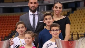 Αναστασία Σπανούλη | Με τιάρα και ροζ πριγκιπικό φόρεμα στο 7ο πάρτι γενεθλίων της