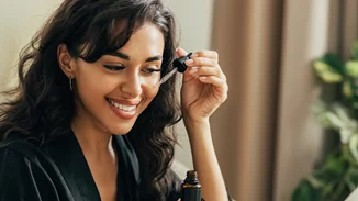 Οι καλύτεροι οροί με υαλουρονικό οξύ που μπορείς να αγοράσεις τώρα