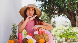 Τα καλοκαιρινά beauty items που δεν γίνεται να λείπουν από το νεσεσέρ σου φέτος