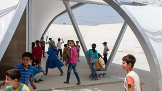 Σκηνές από το Zaha Hadid Architects, ως σχολικές τάξεις για προσφυγόπουλα