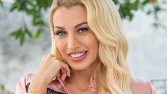 Πιο αδύνατη από ποτέ η Κωνσταντίνα Σπυροπούλου | Η πόζα με το μπικίνι και οι γυμνασμένοι κοιλιακοί της