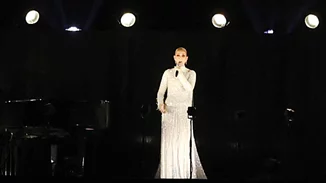 Ολυμπιακοί Αγώνες 2024 | Η Celine Dion συγκίνησε με την ερμηνεία της στην τελετή έναρξης - Η δημιουργία υψηλής ραπτικής που φόρεσε