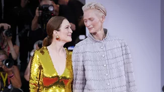 81ο Φεστιβάλ Βενετίας | Julianne Moore και Tilda Swinton αποθεώνονται με το αλμοδοβαρικό "The Room Next Door"