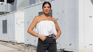 Πώς θα φορέσεις ένα μαύρο δερμάτινο παντελόνι σε βραδινή έξοδο σύμφωνα με τη Σταματίνα Τσιμτσιλή