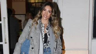 Αθηνά Οικονομάκου | Girls night με τις φίλες της στο θέατρο