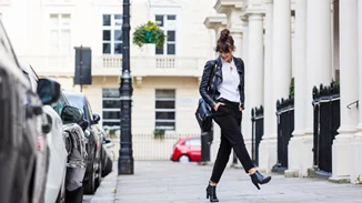 Πώς θα φορέσεις με στιλ ένα δερμάτινο πανωφόρι μετά τα 50