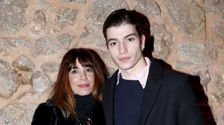 Μυρτώ Αλικάκη | Άναψε το τζάκι στο σπίτι της