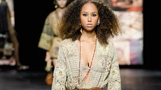 Από το μαγιό και τα ρούχα μέχρι τα αξεσουάρ, αυτά είναι τα πιο hot crochet κομμάτια από τα Mango