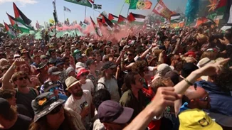 Η βρετανική κυβέρνηση καταδικάζει τα αντι-ισραηλινά συνθήματα που ακούστηκαν στο φεστιβάλ του Γκλάστονμπερι