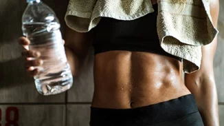 Απέκτησε κοιλιακούς σε 2 εβδομάδες χωρίς γυμναστήριο - Μια influencer αποκαλύπτει πώς