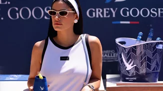 Η Χριστίνα Μπόμπα στα γήπεδα τένις του Navarino Challenge απολαμβάνοντας Grey Goose super premium βότκα