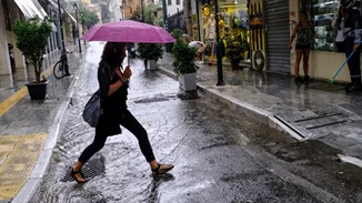 Πού θα χτυπήσει σήμερα η κακοκαιρία - Ξηλώθηκαν δέντρα και πεζοδρόμια στην Αττική, προβλήματα στη Δυτική Ελλάδα [βίντεο]