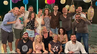 Τι συνέβη όταν ένας τραγουδοποιός και μια σχολή νοηματικής γύρισαν βίντεο κλιπ του τραγουδιού "Αύρα"