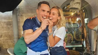 "Μα πόσο του μοιάζουν" | Η matchy matchy εμφάνιση του Λευτέρη Πετρούνια με τις κόρες του, Σοφία και Λένια