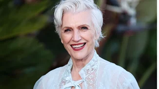 Maye Musk | Η μητέρα του Elon Musk έγινε στα 74 της εξώφυλλο στο Sports Illustrated