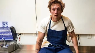 Ποιος είναι επιτέλους ο Jeremy Allen White, το νέο sex symbol του Χόλιγουντ που σαρώνει τα βραβεία;