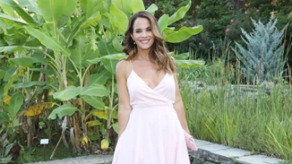 Η Ελιάνα Χρυσικοπούλου με το Massimo Dutti φόρεμα που θα σε βοηθήσει να αντιμετωπίσεις τη ζέστη με στιλ