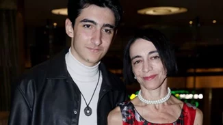 Με πουέντ και tutu η Έλενα Τοπαλίδου | Οι πιρουέτες μέσα στο ασανσέρ