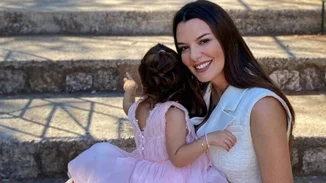 Η Νικολέττα Ράλλη φωτογραφίζει την κόρη της και συγκινεί "Ευτυχία"