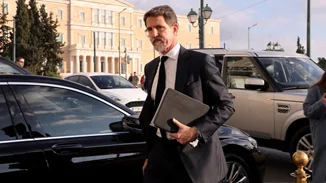 Παύλος Γλύξμπουργκ | Ταξίδεψε με πλοίο από την Ιταλία για να περάσει την Πρωτοχρονιά στην Ελλάδα