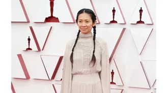 Chloé Zhao | Ποια είναι η νικήτρια του Oscar Σκηνοθεσίας που έγραψε ιστορία