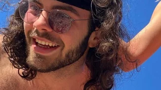 Το six-pack του Άγγελου Λάτσιου ενθουσίασε τους followers του  - Οι φωτογραφίες στην παραλία